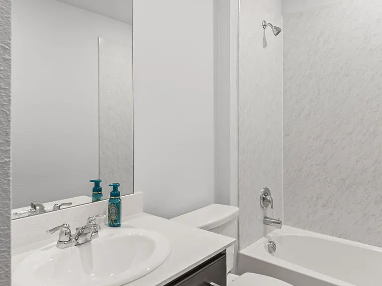 13197 Enclave Pkwy — Photo 18