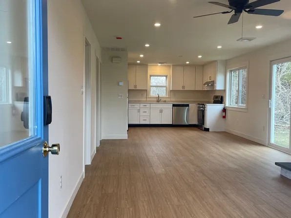 44 Honeyman Ave, Middletown, RI 02842