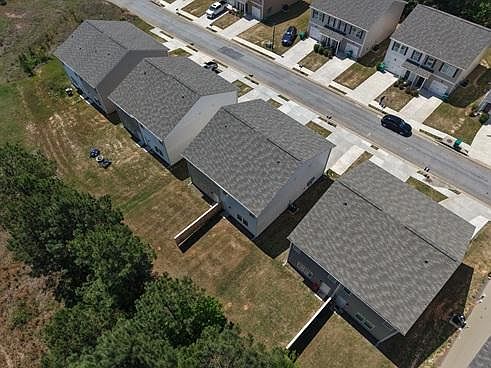 2nd image of 454 Oakwood Dr