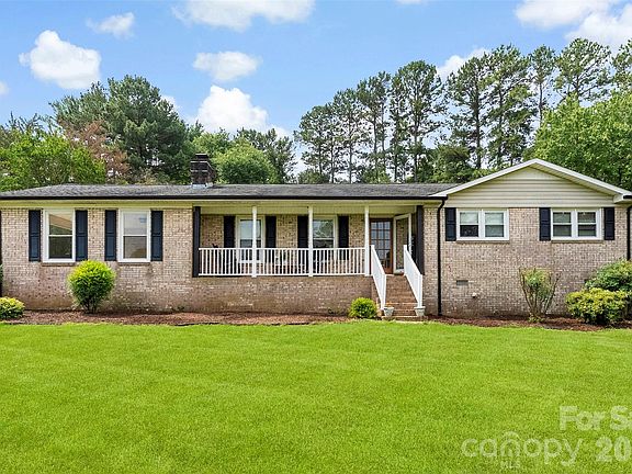 3rd image of 117 Club View Dr