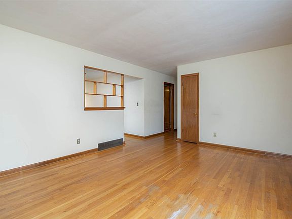 4th image of 2702 Sierra Dr
