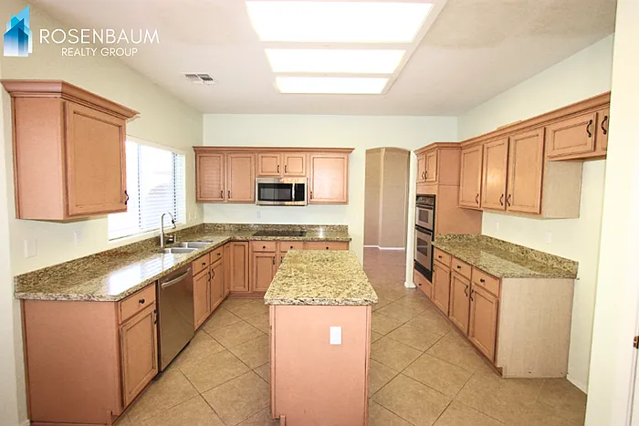 4632 E Harwell St — Photo 7