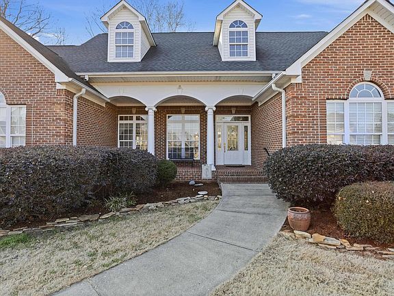 3rd image of 1260 Overbrook Cir