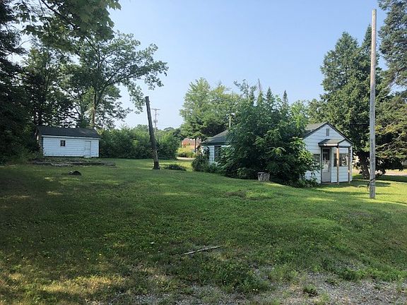 3rd image of Houghton View Dr