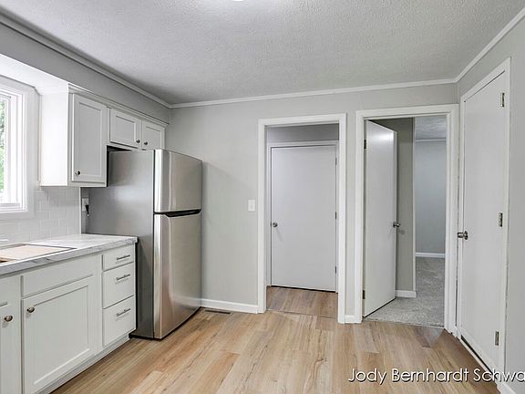 2nd image of 409 E Summit St