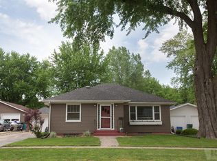 511 3rd St SW, Orange City, IA 51041