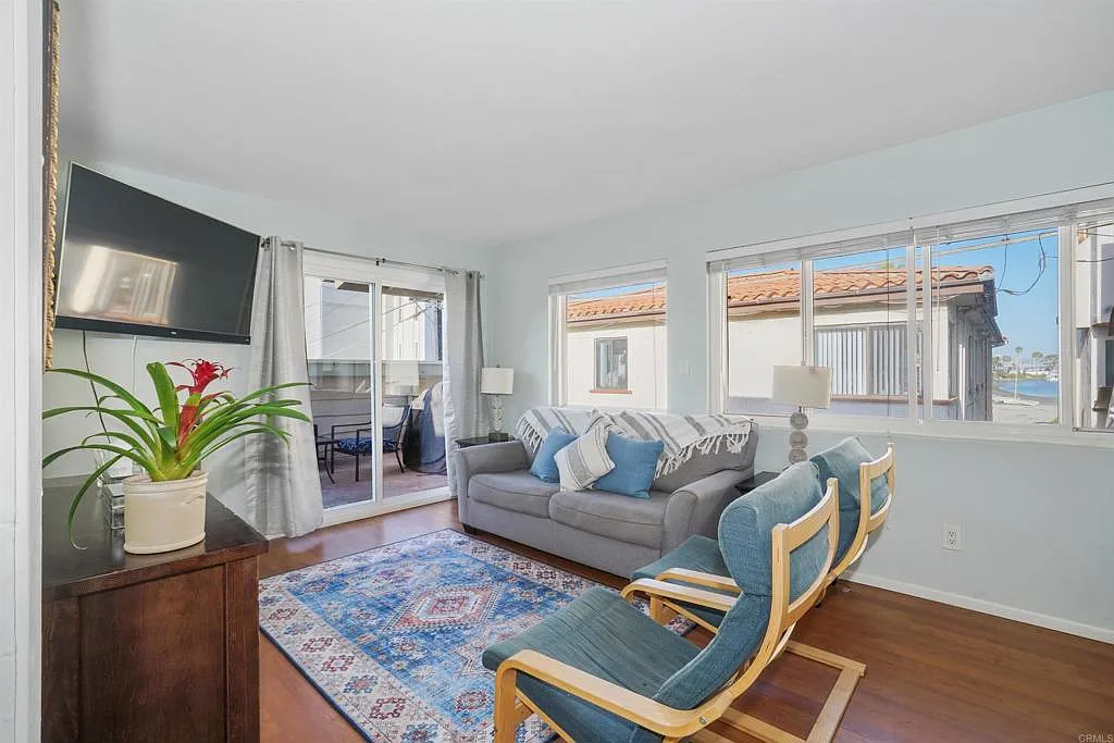 2 bed, 852 sqft, $4,500 — Photo 1
