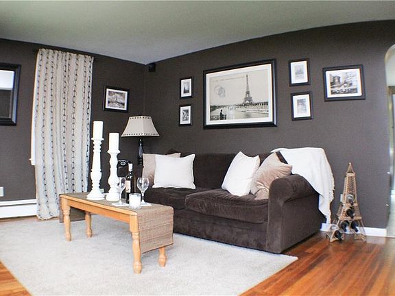 3rd image of 18 Brookfield Dr