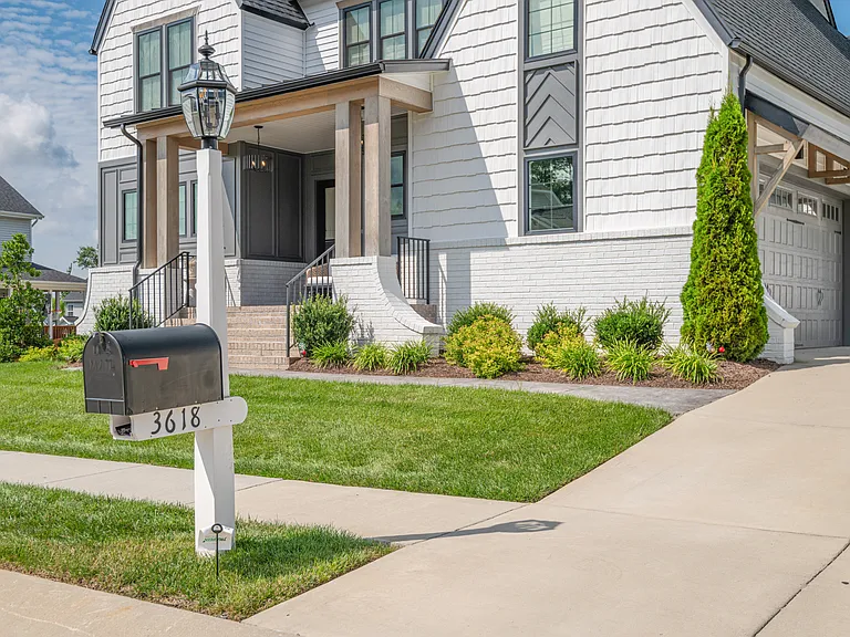 3618 Graythorne Dr — Photo 45