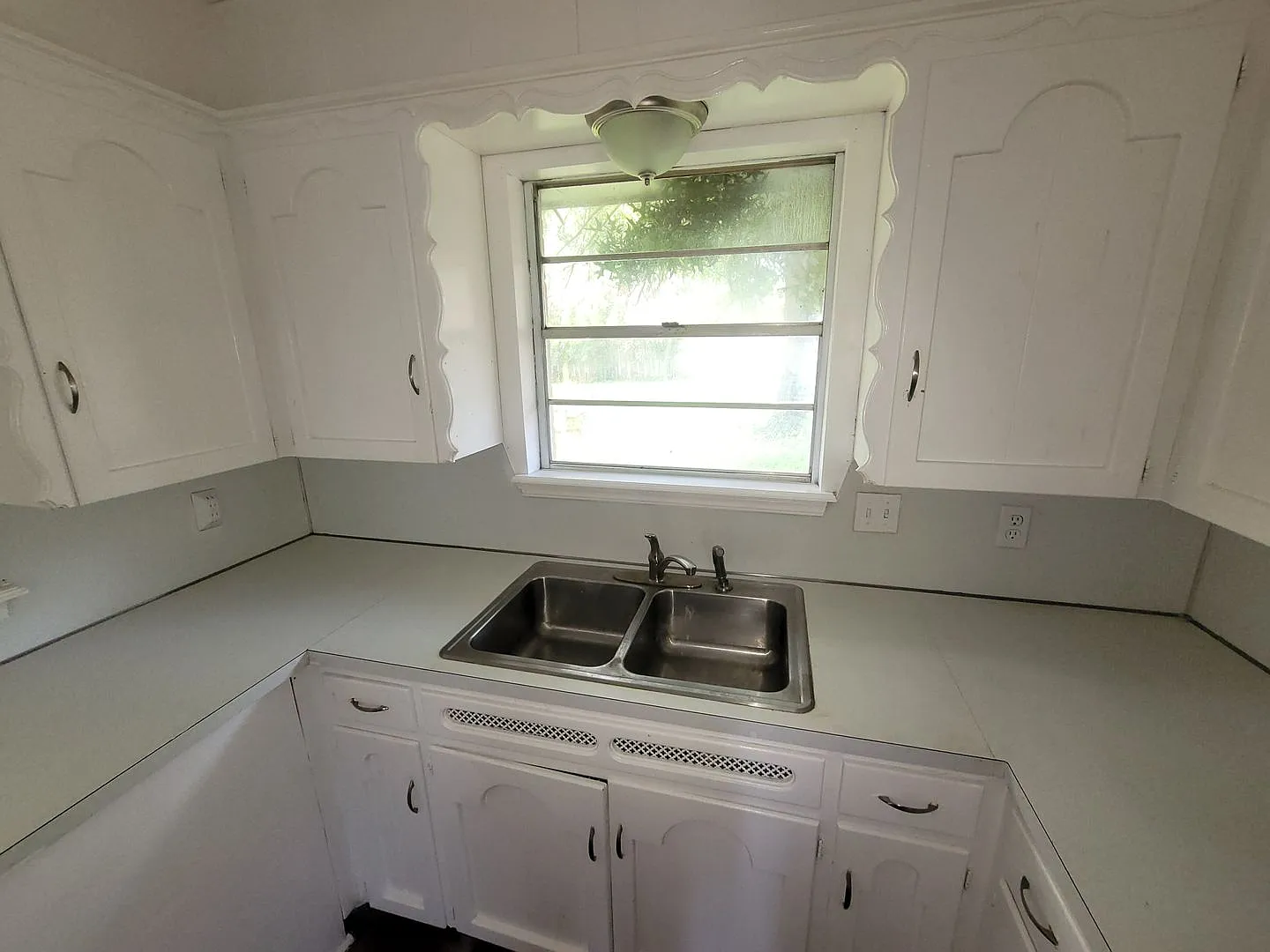 Charming 5 Bedroom House — Photo 4