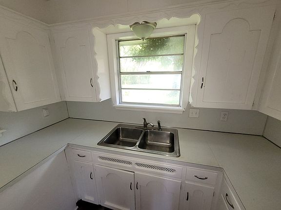 4th image of 4904 NW 29th St