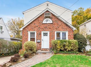 27 Marino Ave, Port Washington, NY 11050