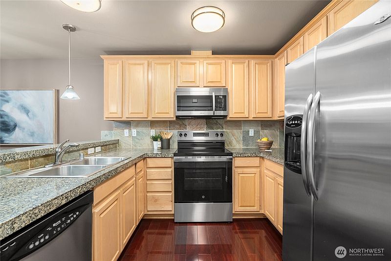 5th image of 11306 124th Avenue NE #302