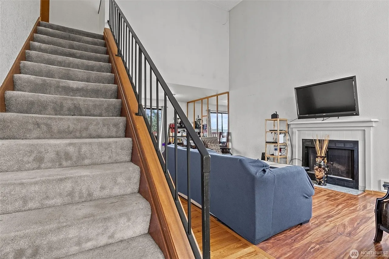 4 bed, 2200 sqft, $3,300 — Photo 4