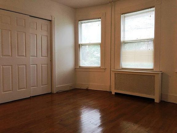 5th image of 110 Franklin St