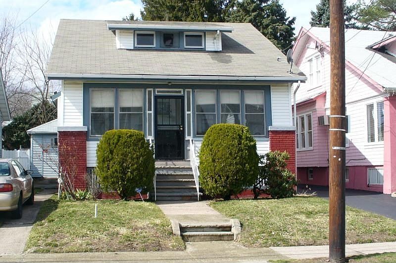 2nd image of 404-406 E 25th St