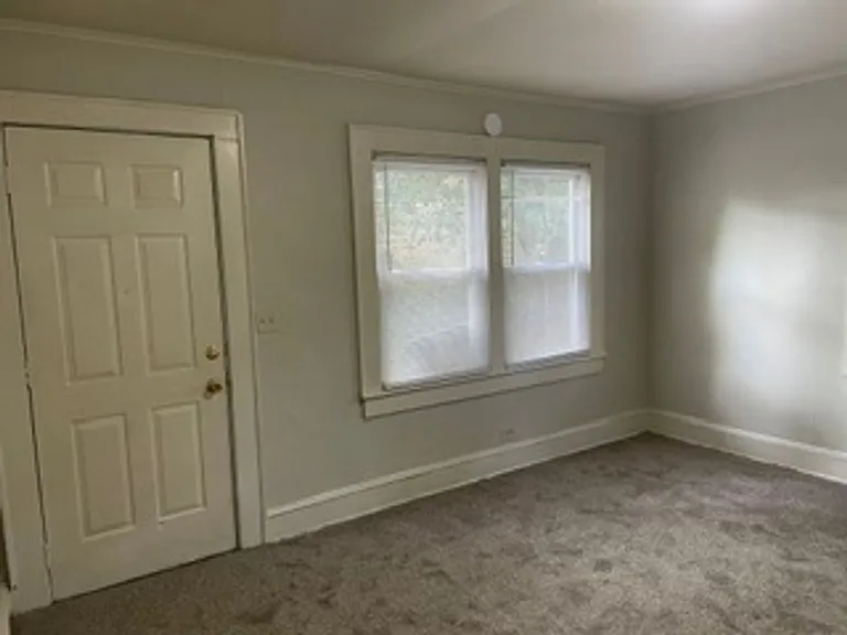 417 N Pear St — Photo 3
