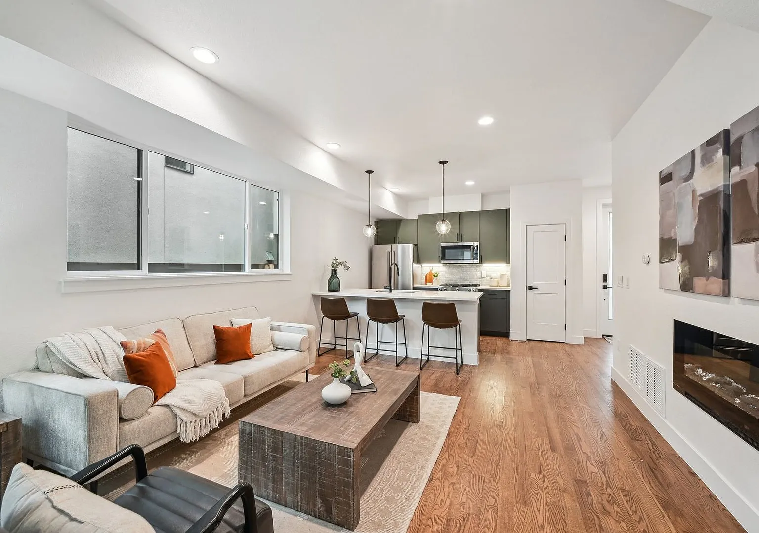 Modern 3BD, 3.5BA Sloan's Lake Home with Rooftop Deck and 1-Car Garage — Photo 3