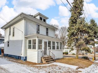 902 44th St, Rock Island, IL 61201