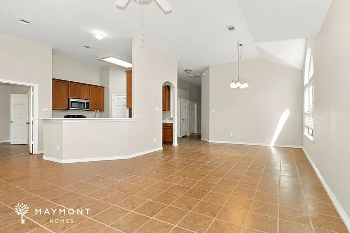 3 bed, 2.0 bath, 1579 sqft, $1,645 — Photo 4