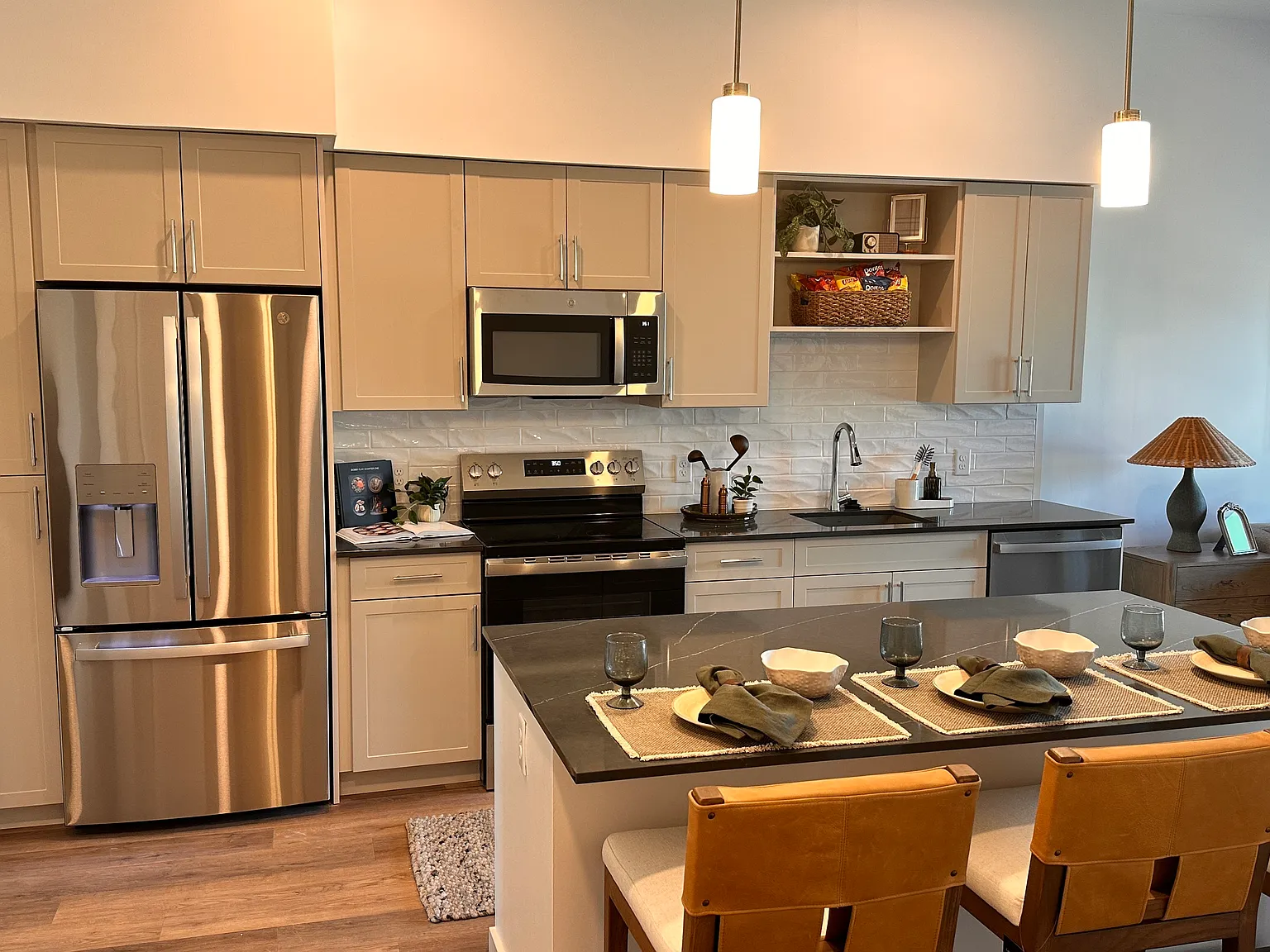 1 bed, 745 sqft, $2,516 — Photo 3