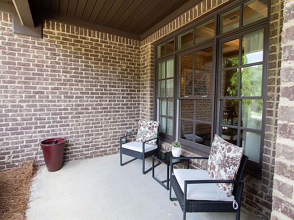 4th image of 325 Grey Oaks Dr