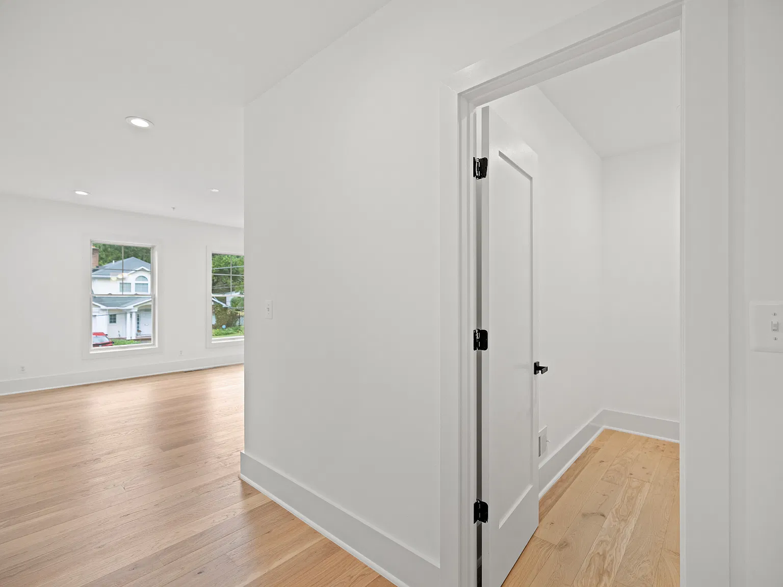 5 bed, 4700 sqft, $8,500 — Photo 3
