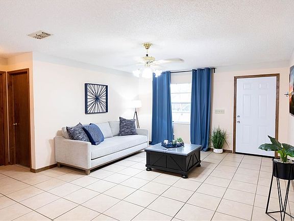 3rd image of 4801 Oakwood Dr