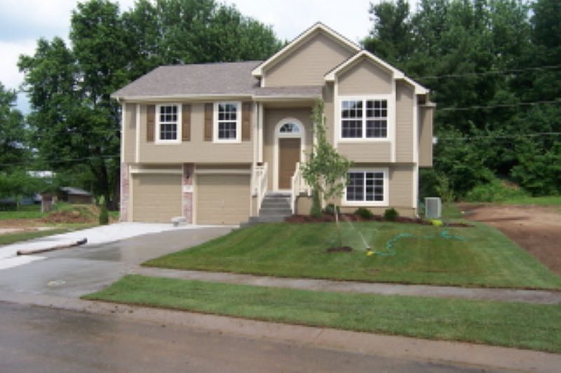 1st image of 509 NW Fox Hollow Ln