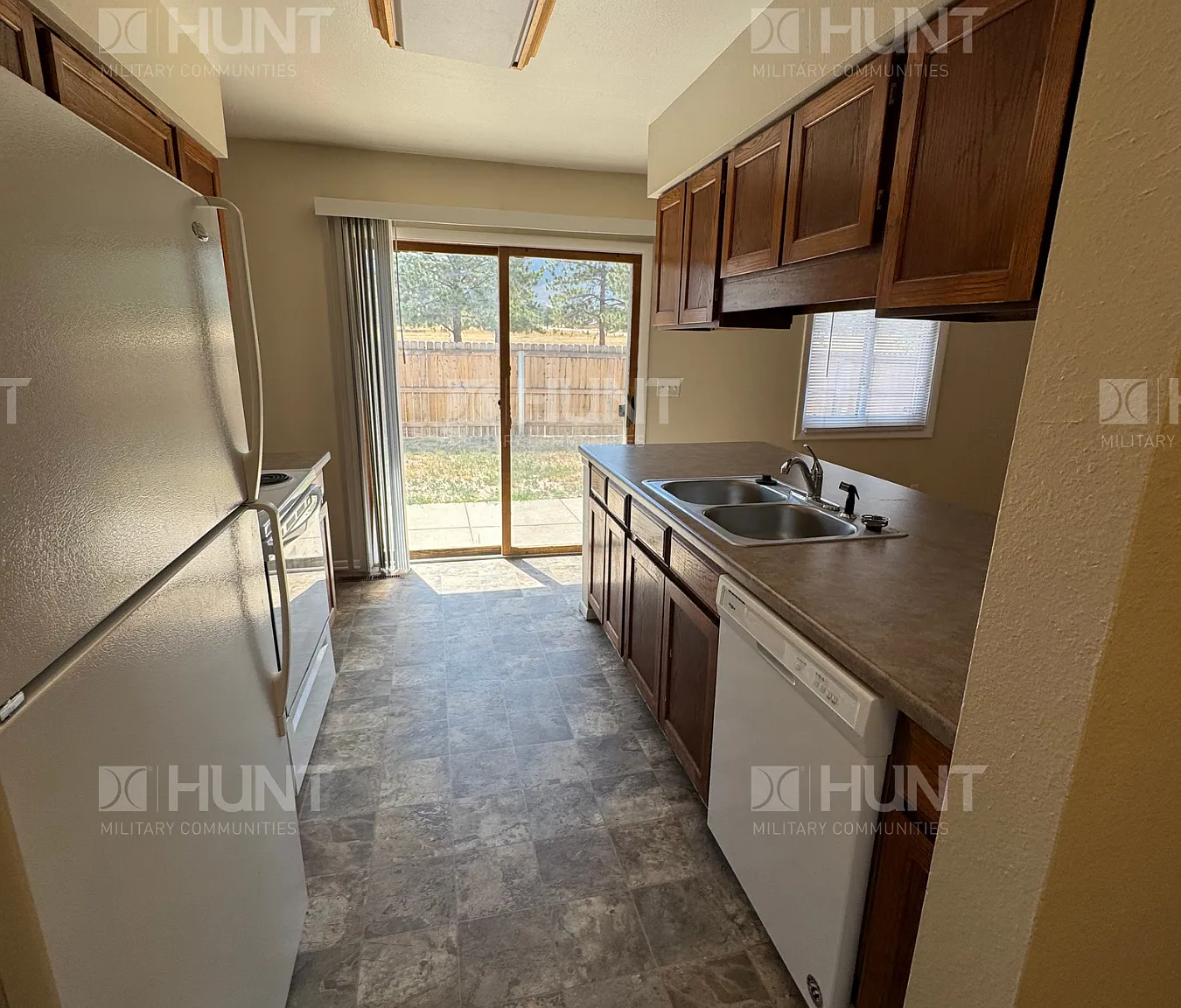 3 bed, 1054 sqft, $2,000 — Photo 2