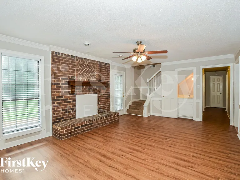4619 Leash Ln — Photo 2