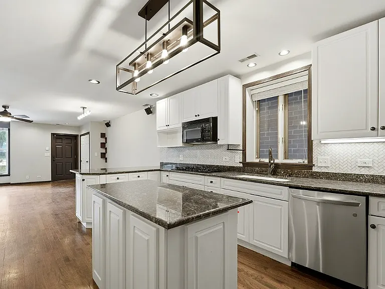 619 N Racine Ave #1 — Photo 14