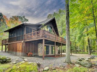 108 Upper Lakeview Dr, Hawley, PA 18428