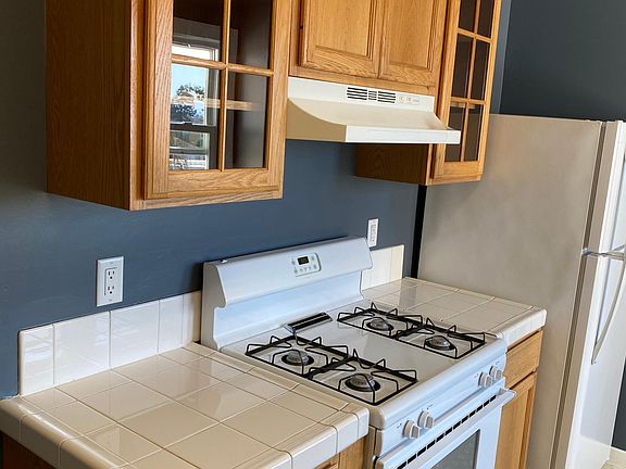 3rd image of 1672 Oxford St #12A