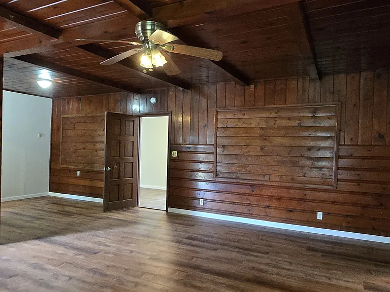 11415 Fairview St — Photo 5