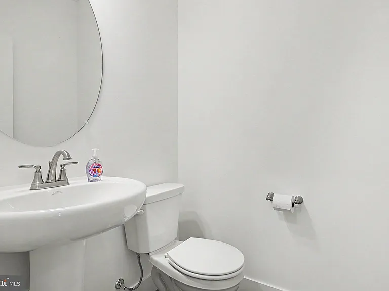 104 Madison Dr — Photo 12