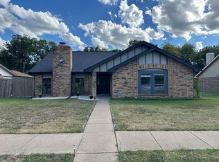 601 Chestnut Dr, Grand Prairie, TX 75052