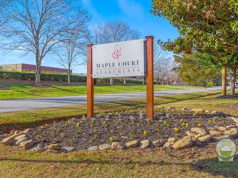 Maple Court Apartments — Photo 1