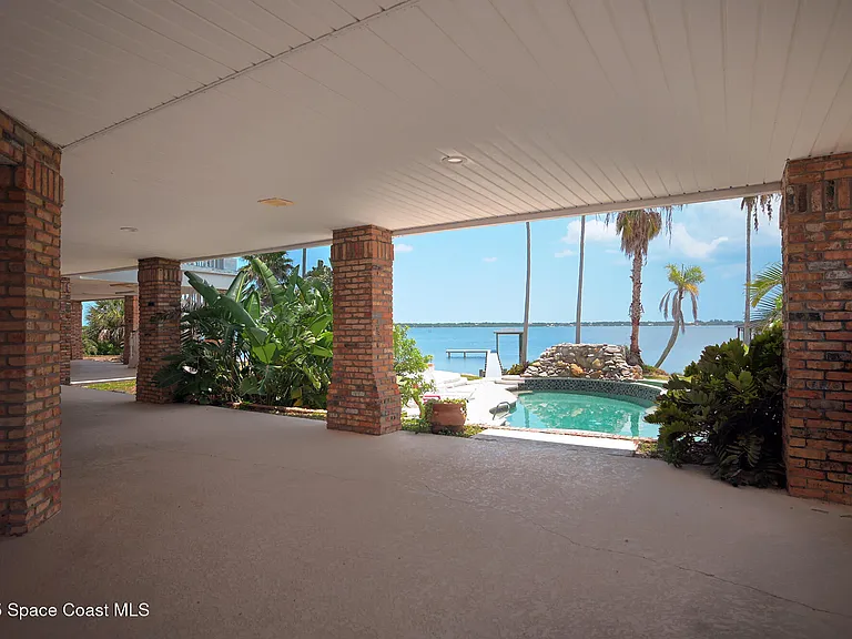 6285 N Highway 1 — Photo 16