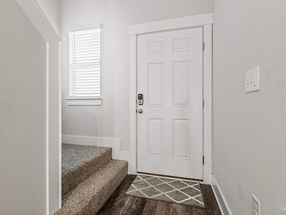 5th image of 1626 Iroquois Ct