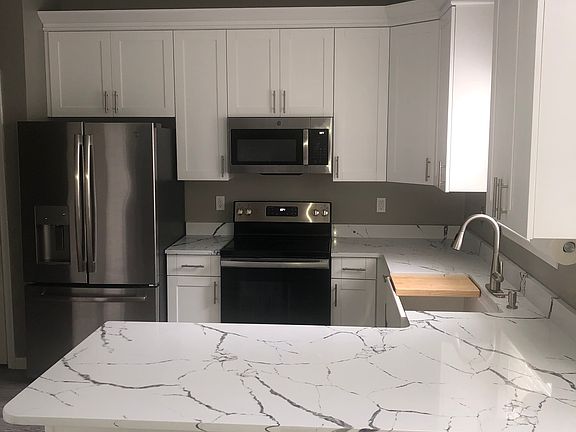 3rd image of 533 Shelview Cir