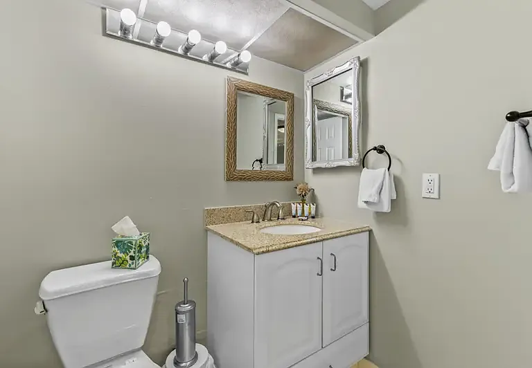 4550 Cove Cir #704 — Photo 8