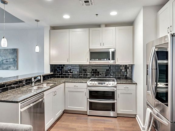 5th image of 301 Demonbreun St Unit 1120
