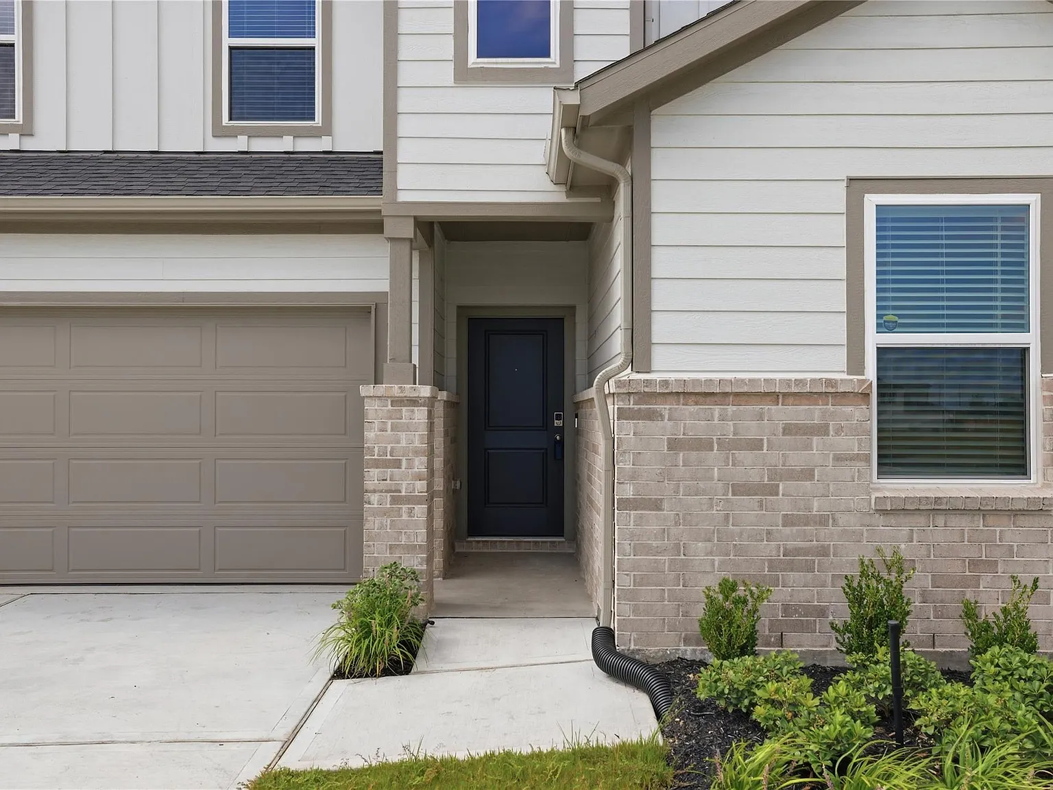 5 bed, 3.0 bath, 2424 sqft, $2,850 — Photo 4