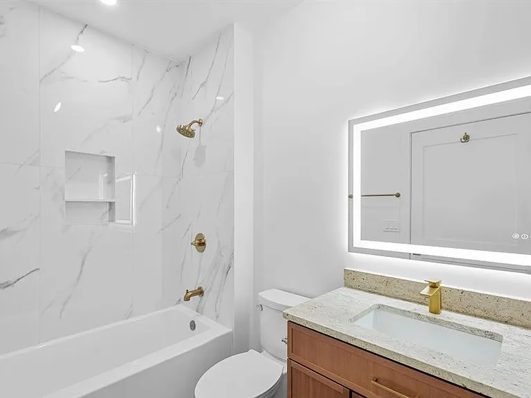 853 Pleasantview Ter #1 — Photo 8