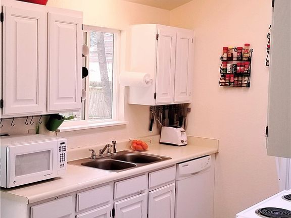 4th image of 3686 Longhorn Dr NW