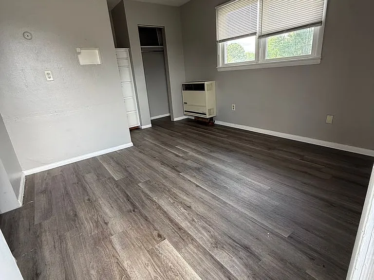 815 Crescent Dr — Photo 2