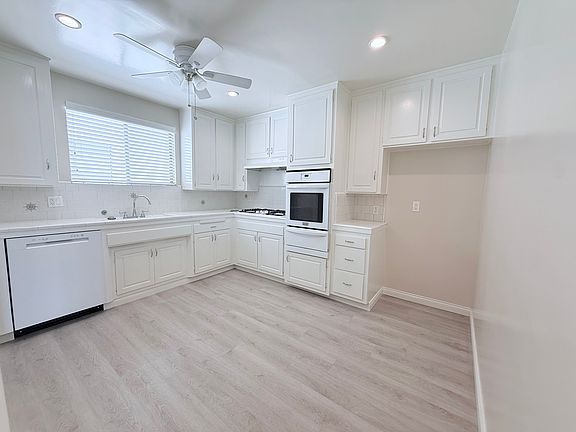 5th image of 2714 W Clark Ave #E