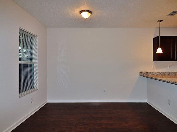 5th image of 585 E 61st St
