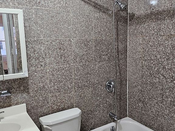 5th image of 18021 140th Ave Floor 1